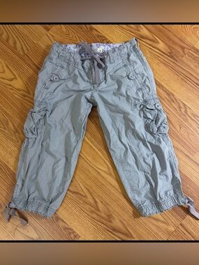 Swear It Declare It Gray Cargo Cropped Capri Pants 3